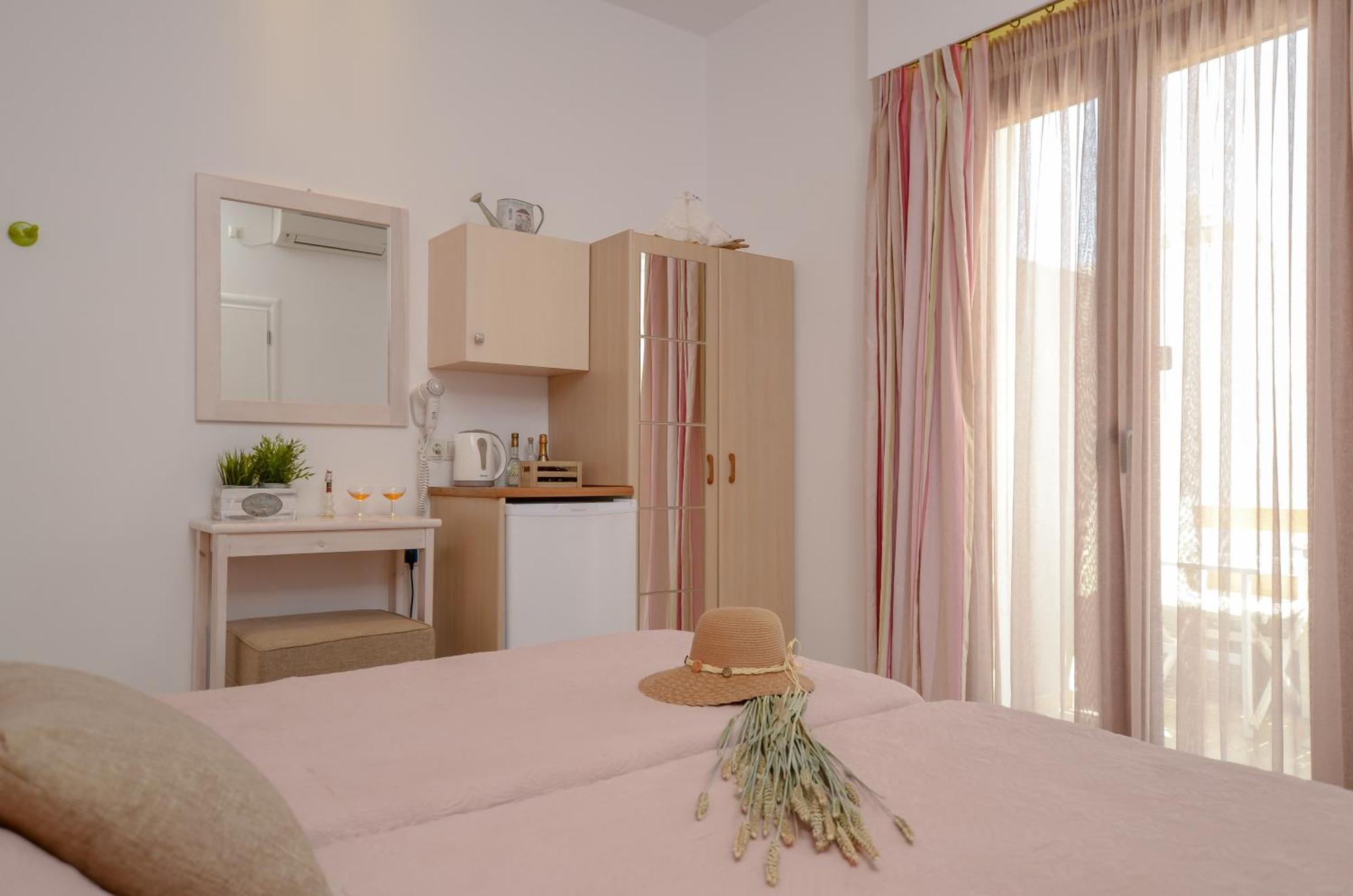 Naxos City Panormos Hotel And Studios מראה חיצוני תמונה